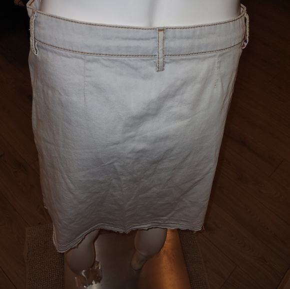 ETIENNE Marcel light colored jean skirt - Picture 4 of 8